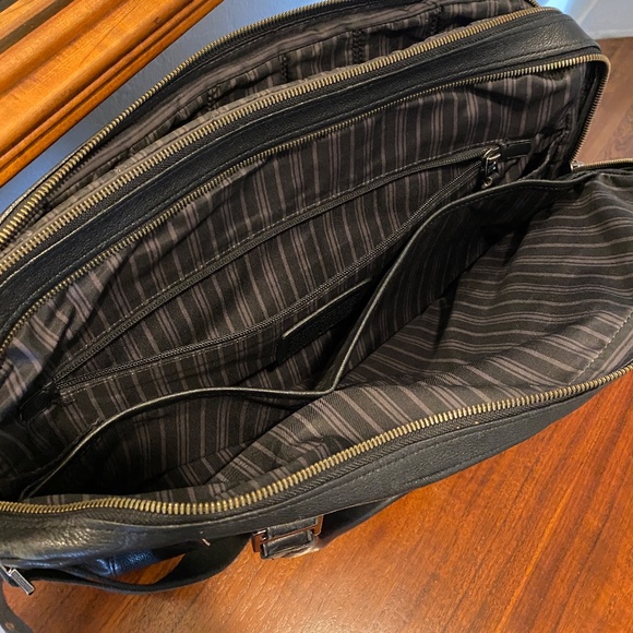 Tumi Beacon Hill Vernon Leather Brief - Picture 6 of 12
